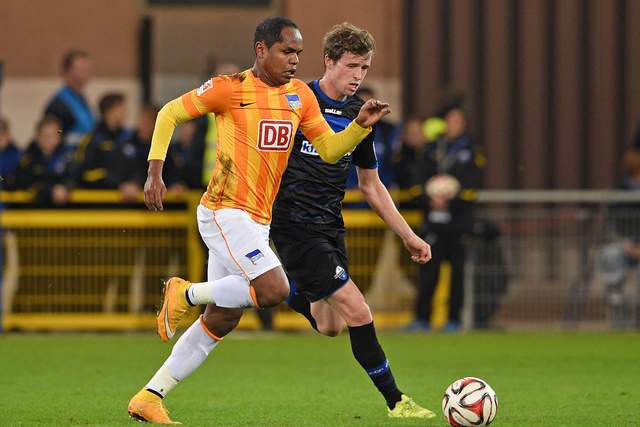 世界杯夺冠两周年，安东内拉晒梅西和金杯同框照