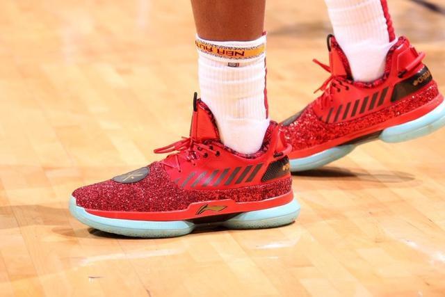 波神复出20分东契奇30+10 绿军大胜独行侠1-0